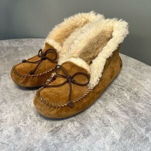 Ugg Women’s Alena Indoor/Outdoor Mocassin Slippers - size 7